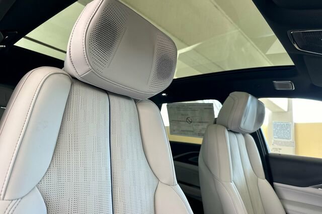 New 2026 Cadillac Lyriq Premium Sport image 17