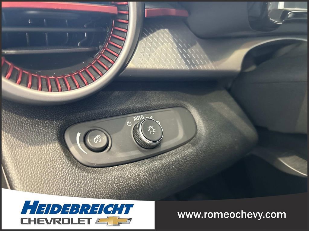 Used 2024 Chevrolet Trax RS w/ Driver Confidence Package image 29