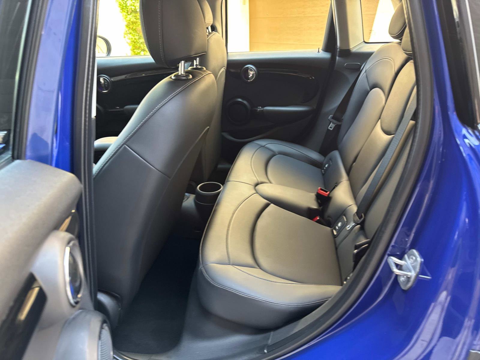 Used 2019 MINI Cooper 4-Door Hardtop w/ Signature Upholstery Package image 8