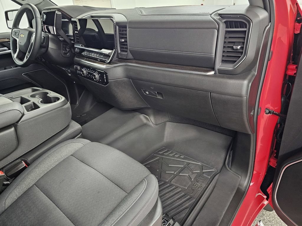 Used 2025 Chevrolet Silverado 1500 LT AWD/4WD image 13