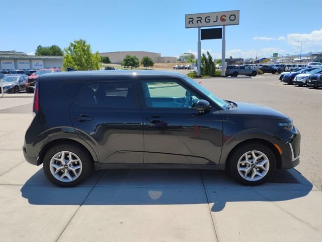 Used 2024 Kia Soul LX w/ Option Group 015 FWD image 1