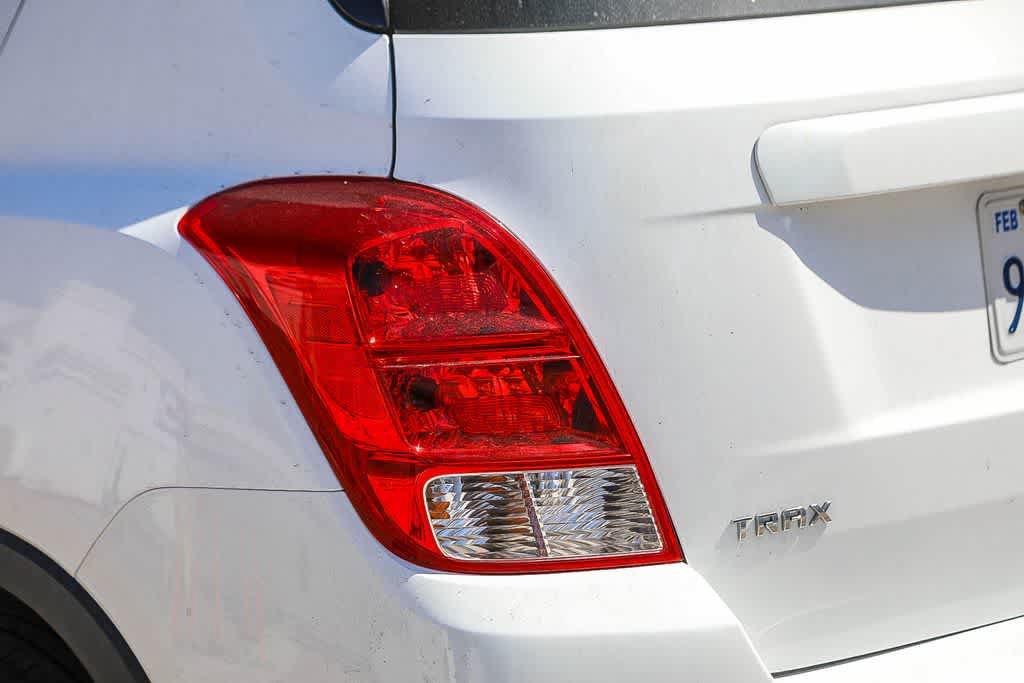 Used 2020 Chevrolet Trax LS w/ LPO, Protection Package FWD image 8