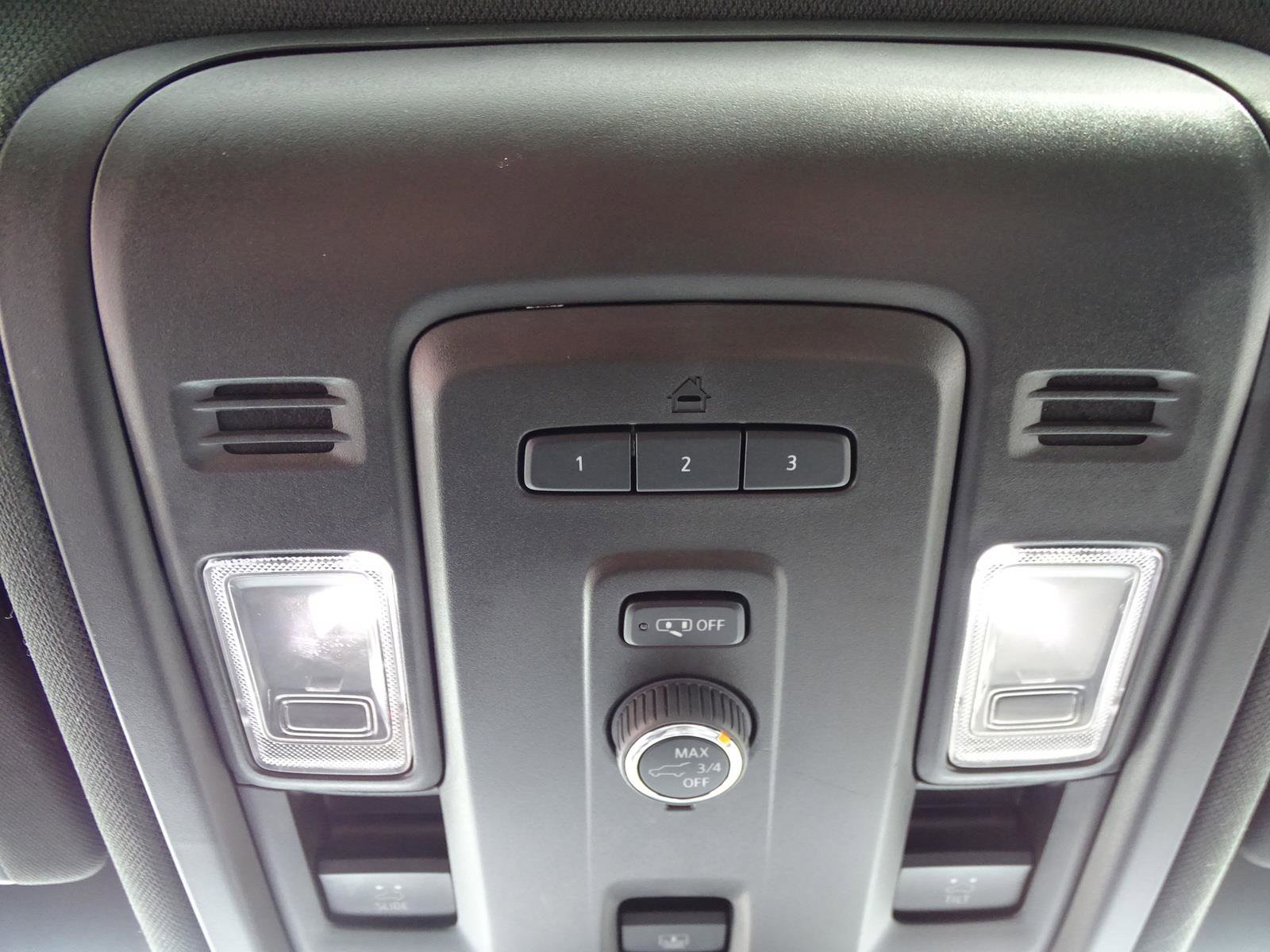 Used 2023 GMC Yukon XL SLT image 33