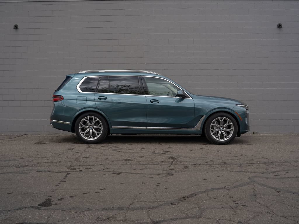 Used 2023 BMW X7 xDrive40i w/ Premium Package AWD/4WD image 8
