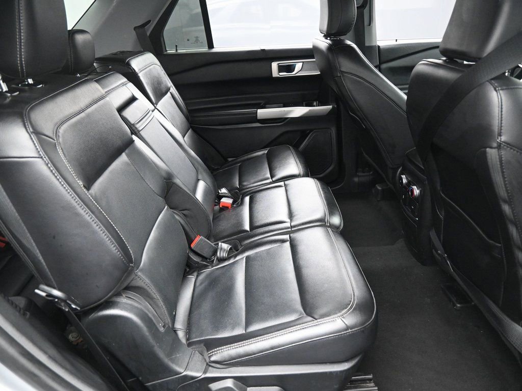 Used 2023 Ford Explorer Limited image 32