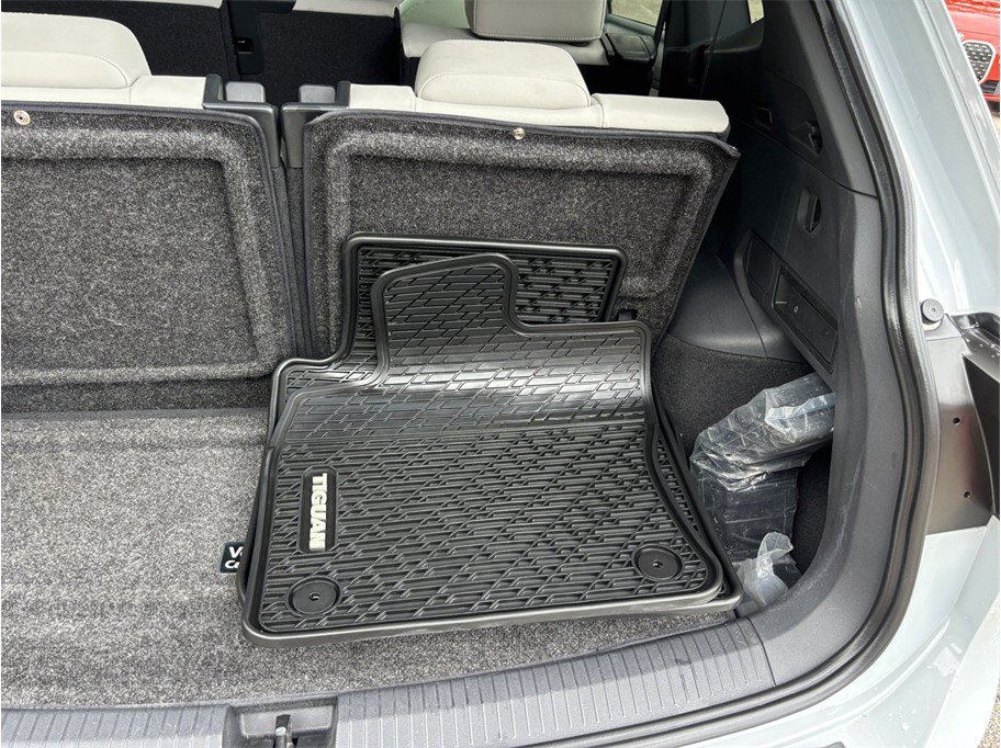 Used 2019 Volkswagen Tiguan SEL R-Line FWD image 48