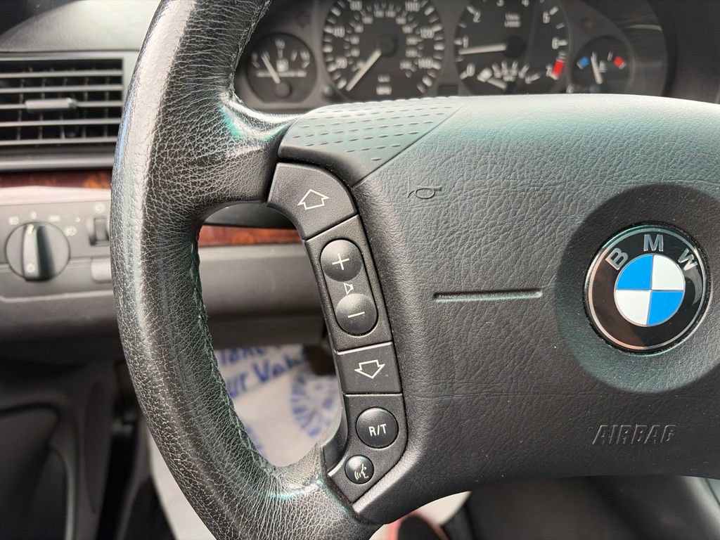 Used 2004 BMW 325i Sedan RWD image 16