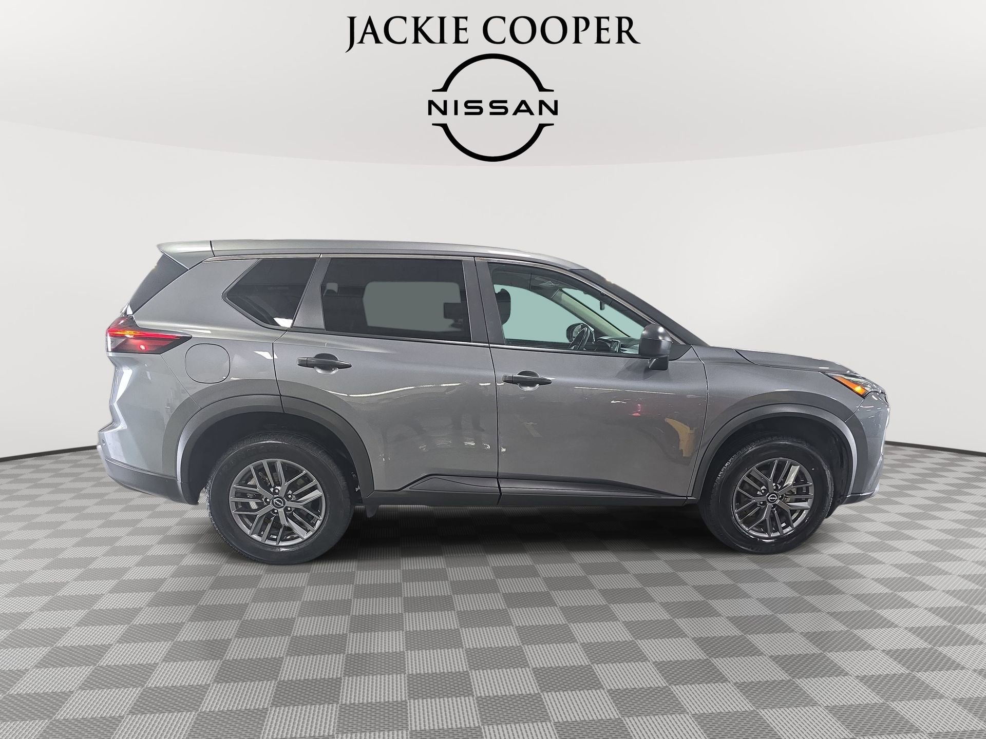 Used 2024 Nissan Rogue S FWD image 4