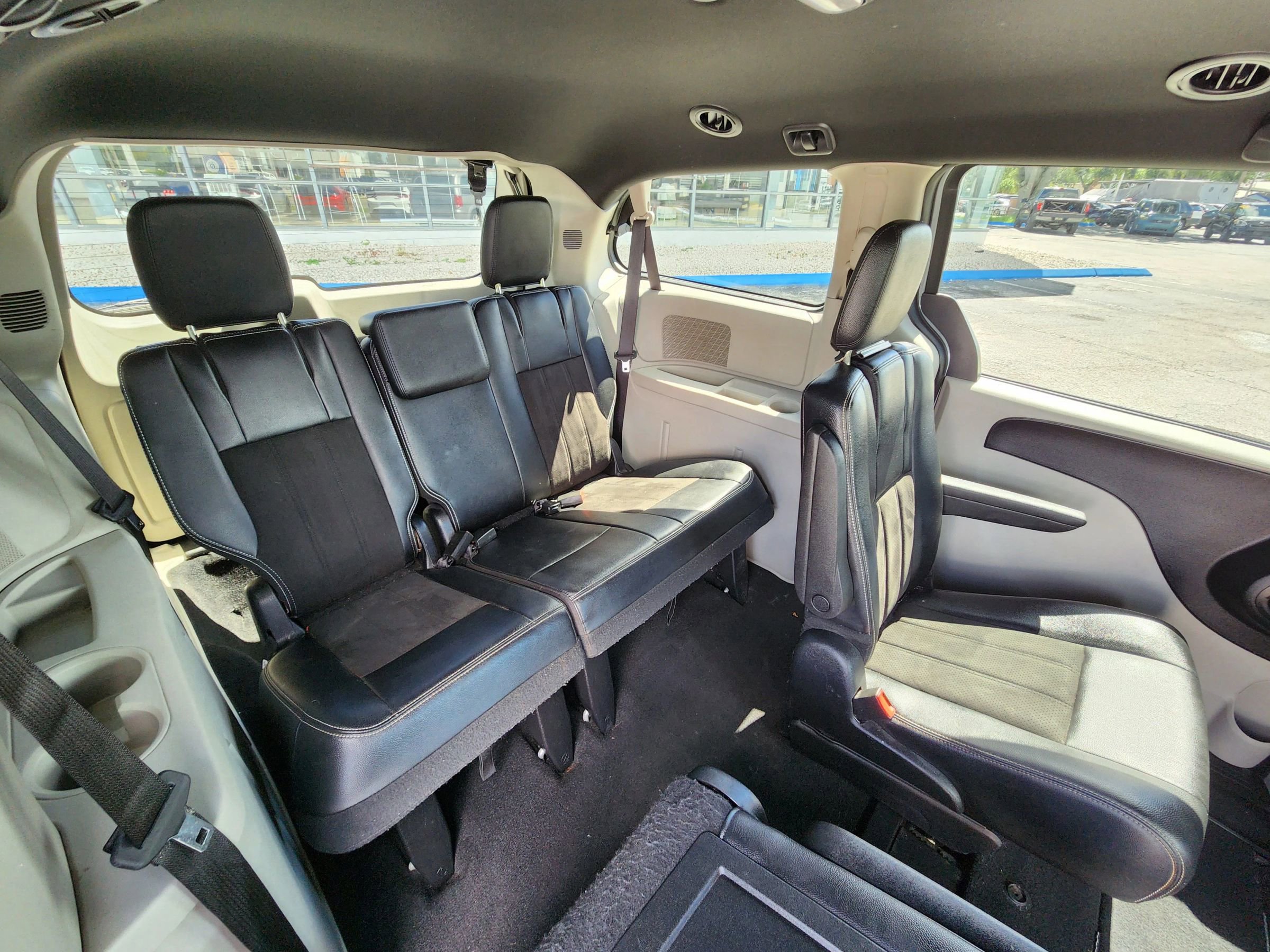 Used 2019 Dodge Grand Caravan SXT image 12