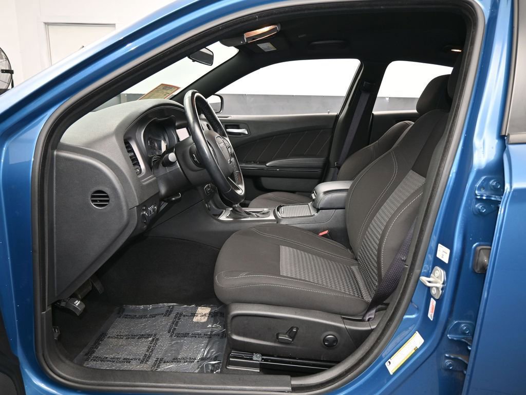 Used 2023 Dodge Charger SXT w/ Blacktop Package image 11