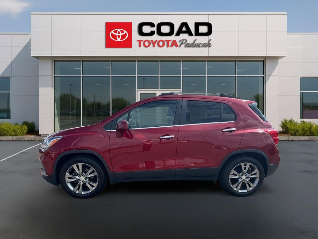 Used 2020 Chevrolet Trax LT w/ Driver Confidence Package FWD image 2