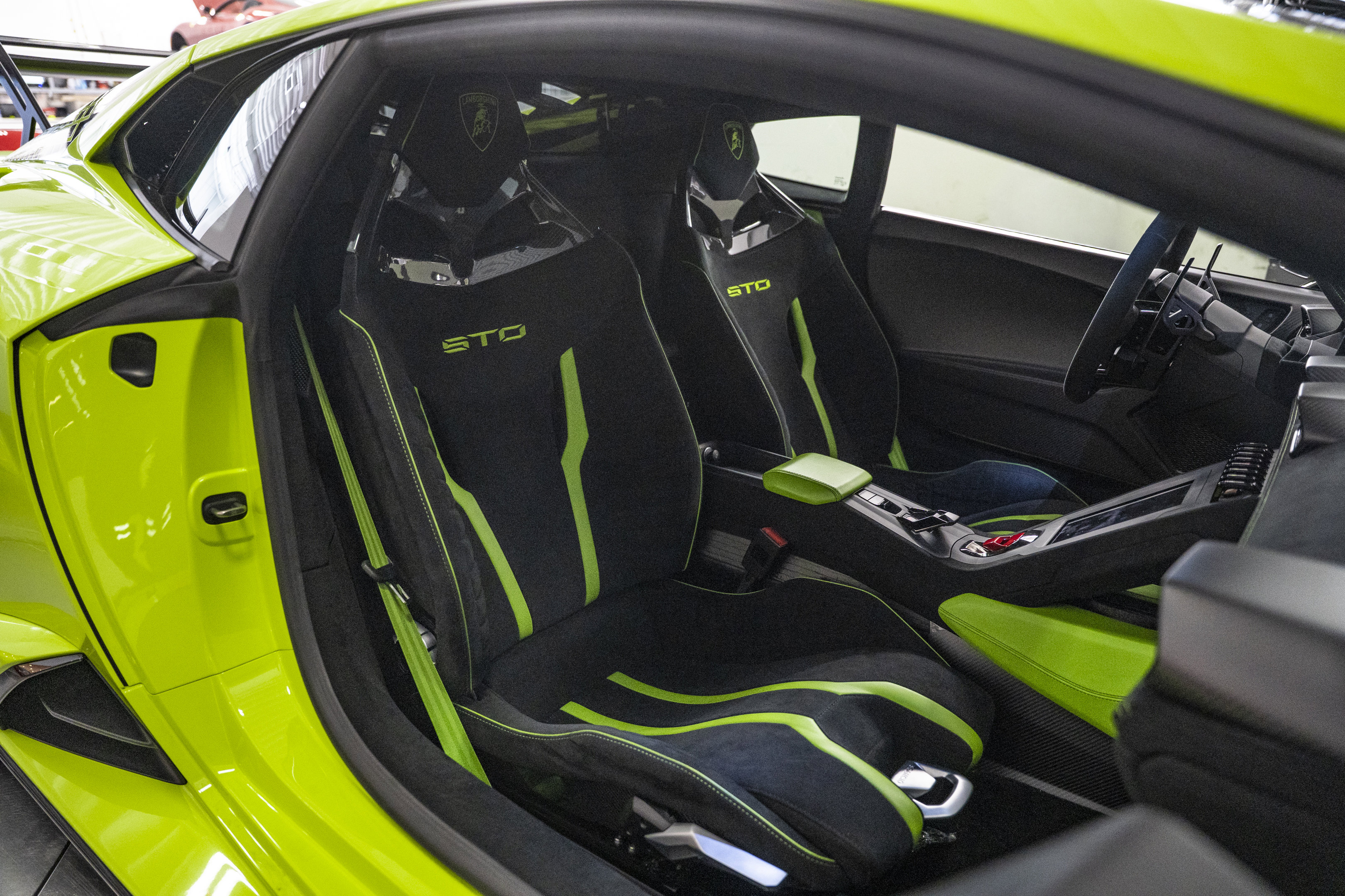 Used 2023 Lamborghini Huracan STO RWD image 43