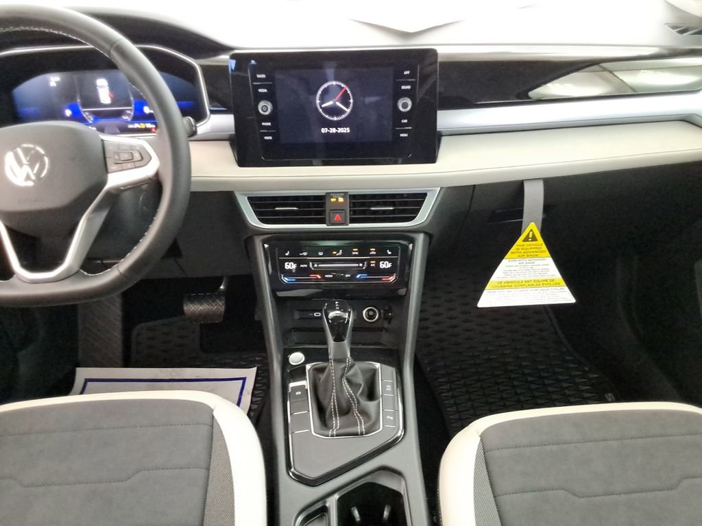 Certified 2025 Volkswagen Taos SE w/ Panoramic Sunroof Package image 13