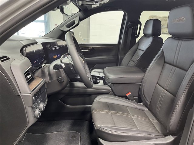 New 2025 Chevrolet Suburban High Country image 11
