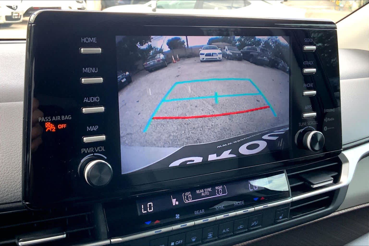 Used 2022 Toyota Sienna XLE FWD image 26