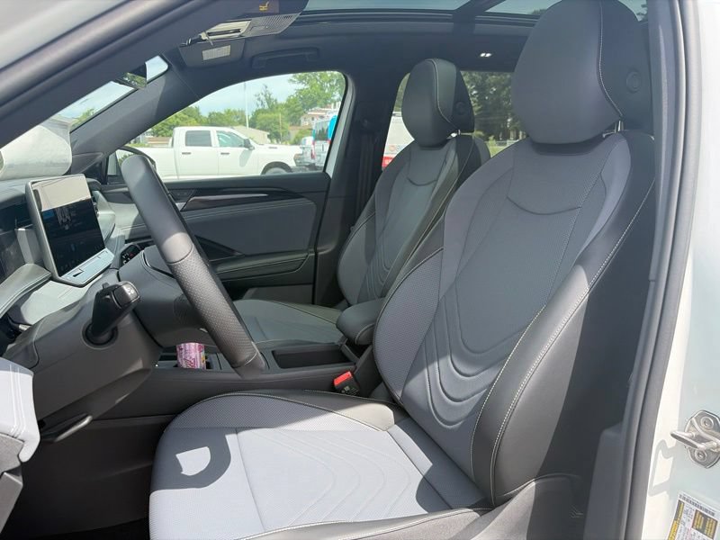 New 2026 Volkswagen Tiguan SE R-Line AWD/4WD image 13