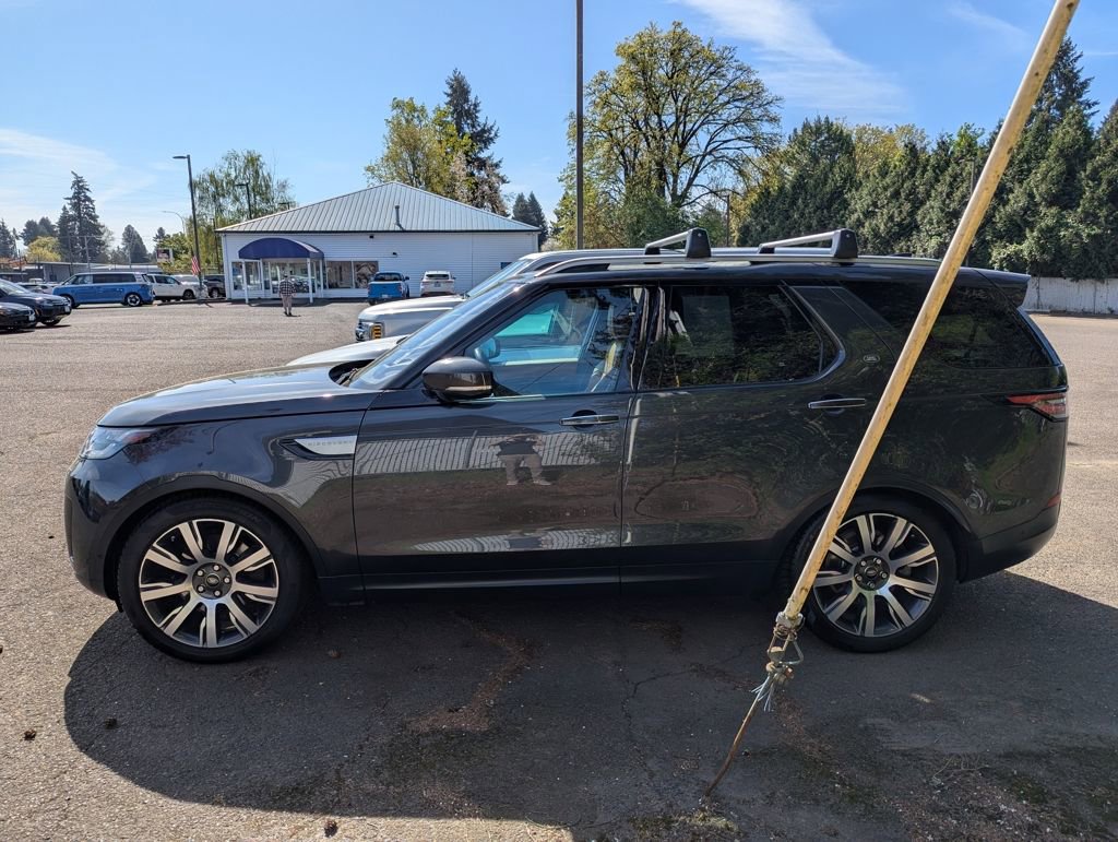 Used 2017 Land Rover Discovery HSE Luxury image 2