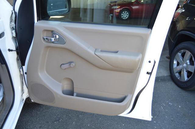 Used 2010 Nissan Frontier SE AWD/4WD image 29