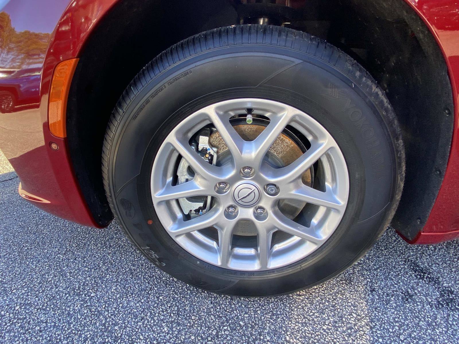 New 2026 Chrysler Pacifica Select image 11