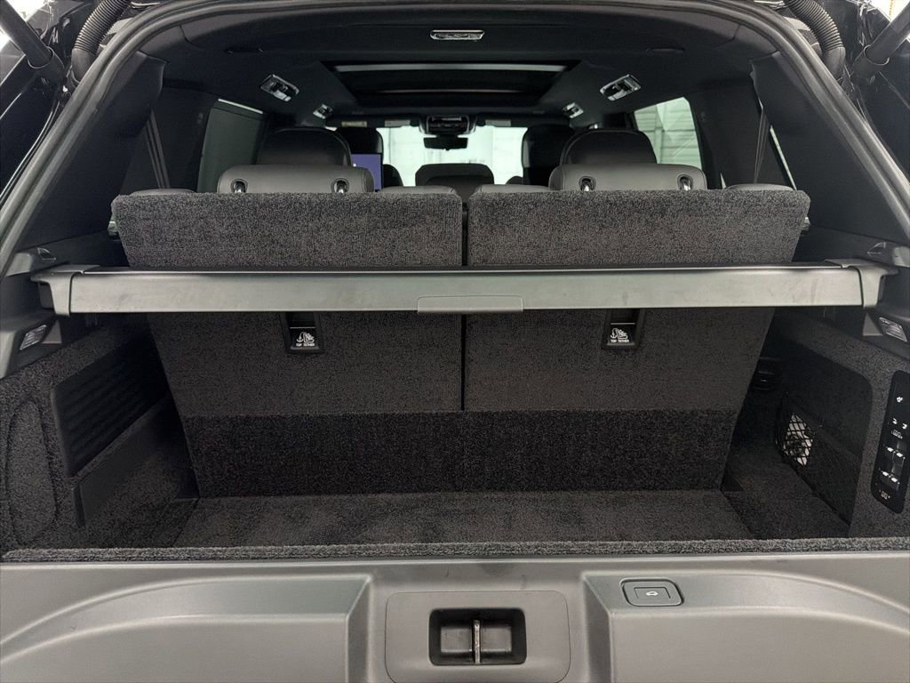 Used 2025 Land Rover Range Rover Long Wheelbase SE image 25