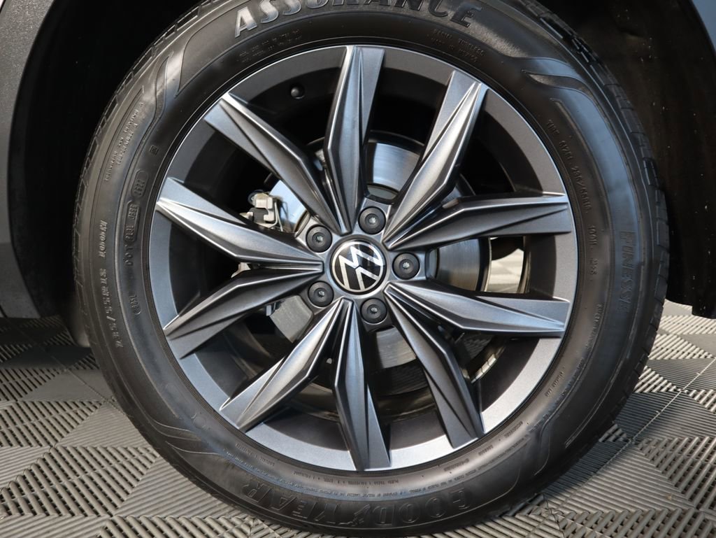 Used 2022 Volkswagen Tiguan SE w/ Panoramic Sunroof Package image 30