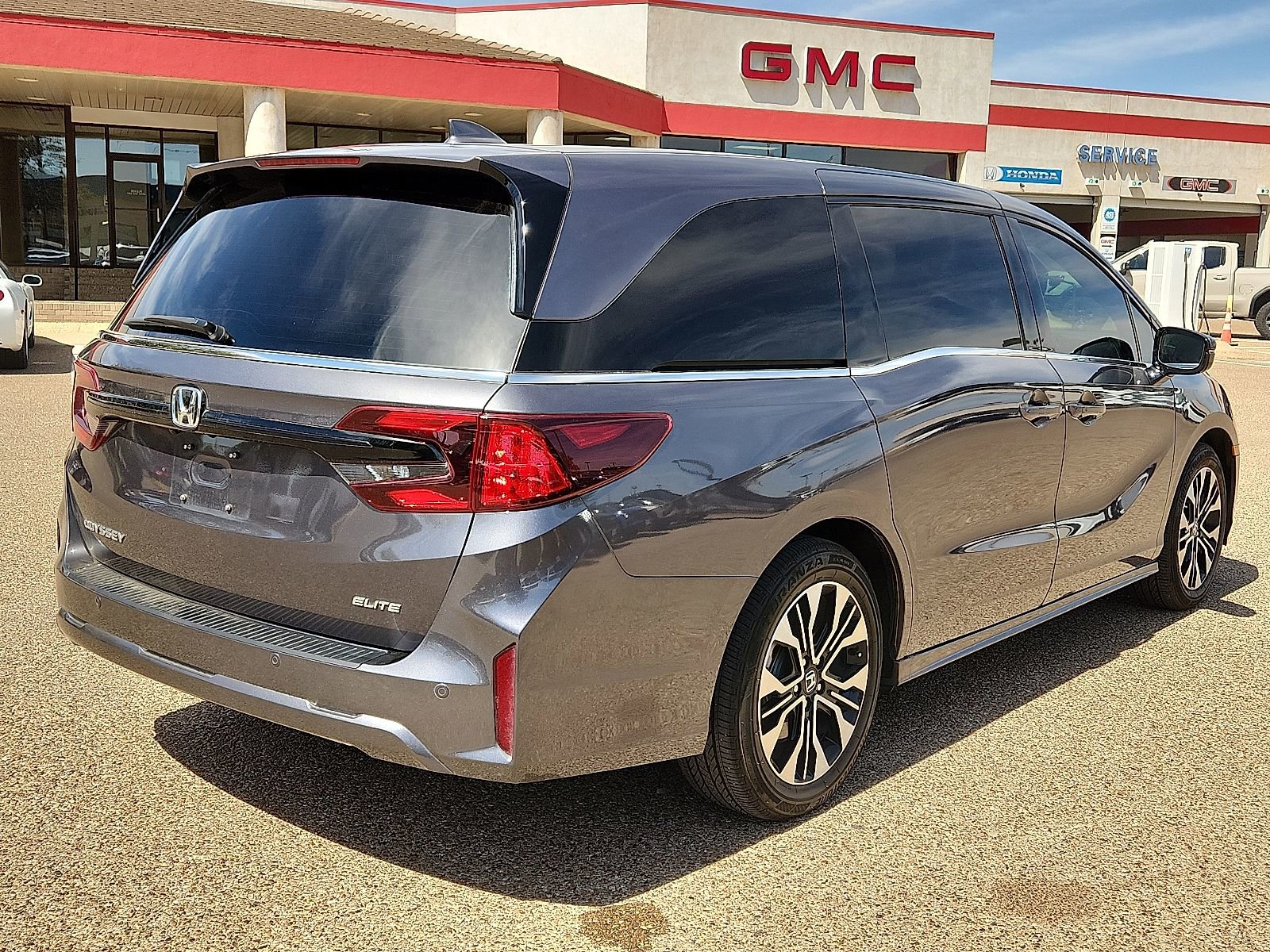 Used 2025 Honda Odyssey Elite image 4