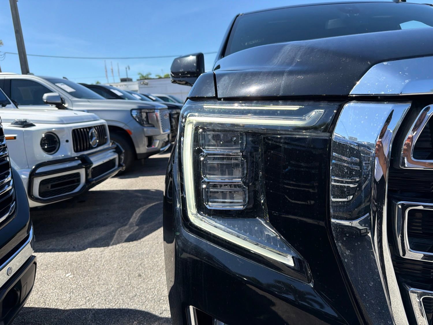 Used 2021 GMC Yukon SLT w/ SLT Premium Package AWD/4WD image 4