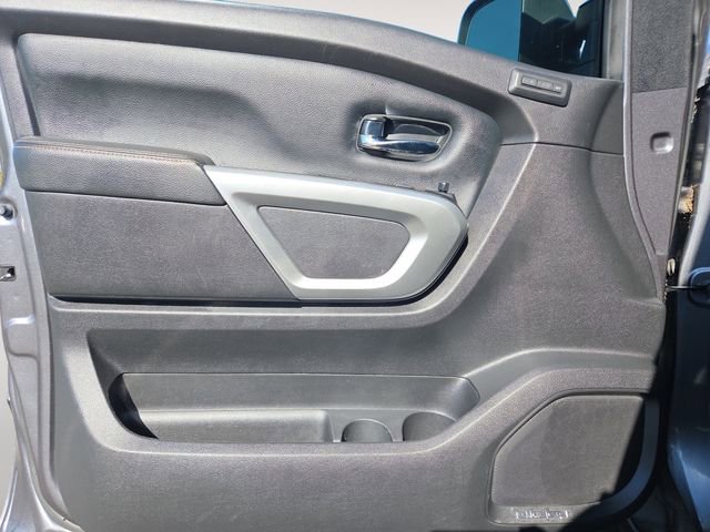 Used 2018 Nissan Titan SL image 16