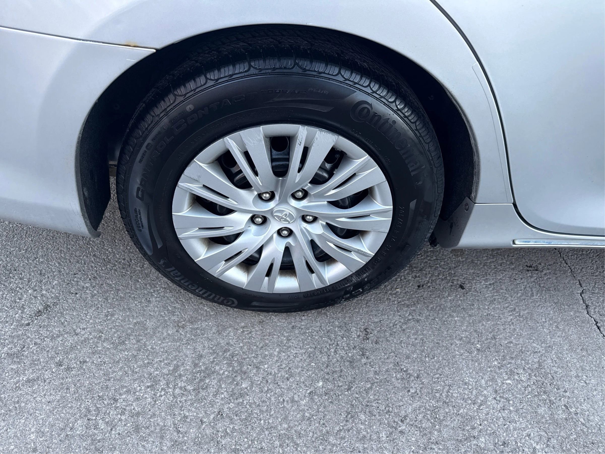 Used 2012 Toyota Camry LE image 21