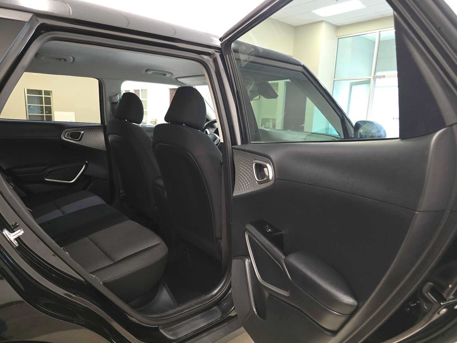 Used 2023 Kia Soul LX w/ LX Technology Package FWD image 25