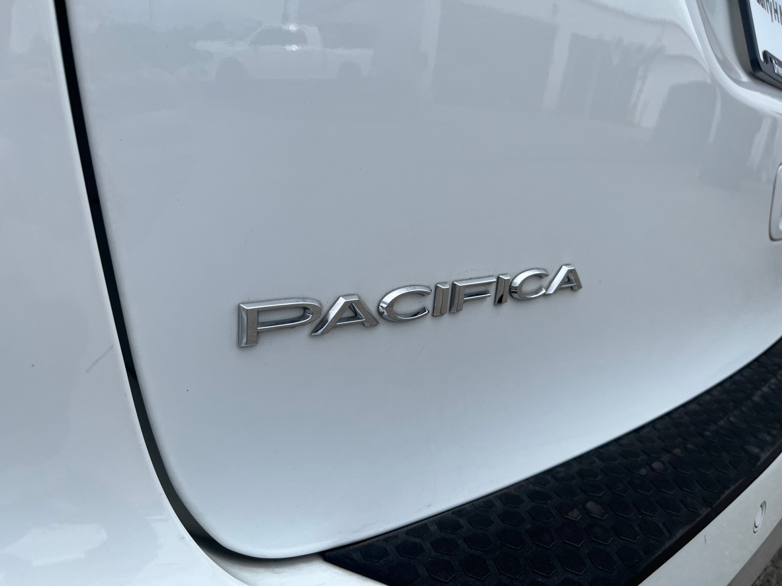 Certified 2018 Chrysler Pacifica Limited FWD image 32
