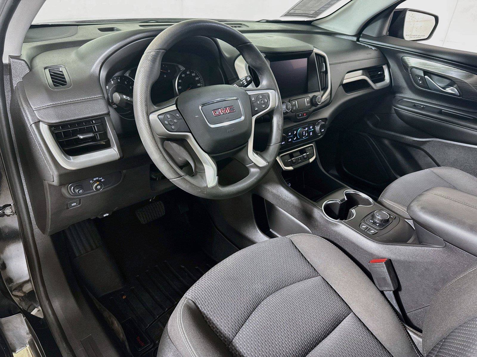 Used 2024 GMC Terrain SLE w/ Driver Convenience Package FWD image 7
