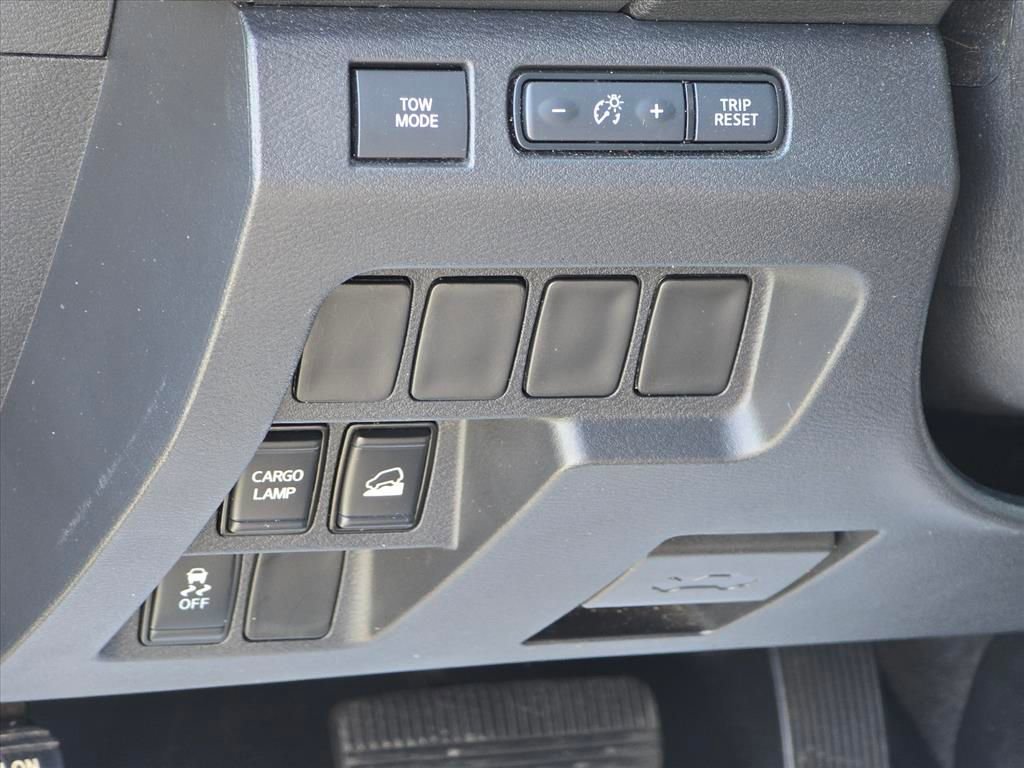 Used 2022 Nissan Frontier SV image 8