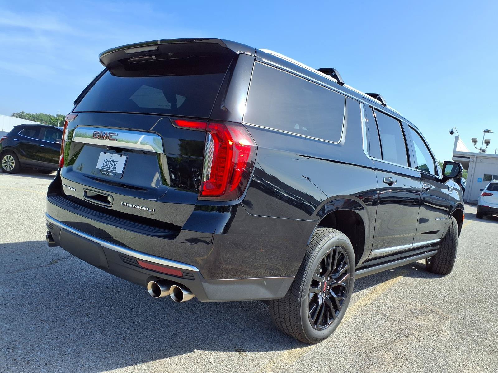 Used 2024 GMC Yukon XL Denali AWD/4WD image 39