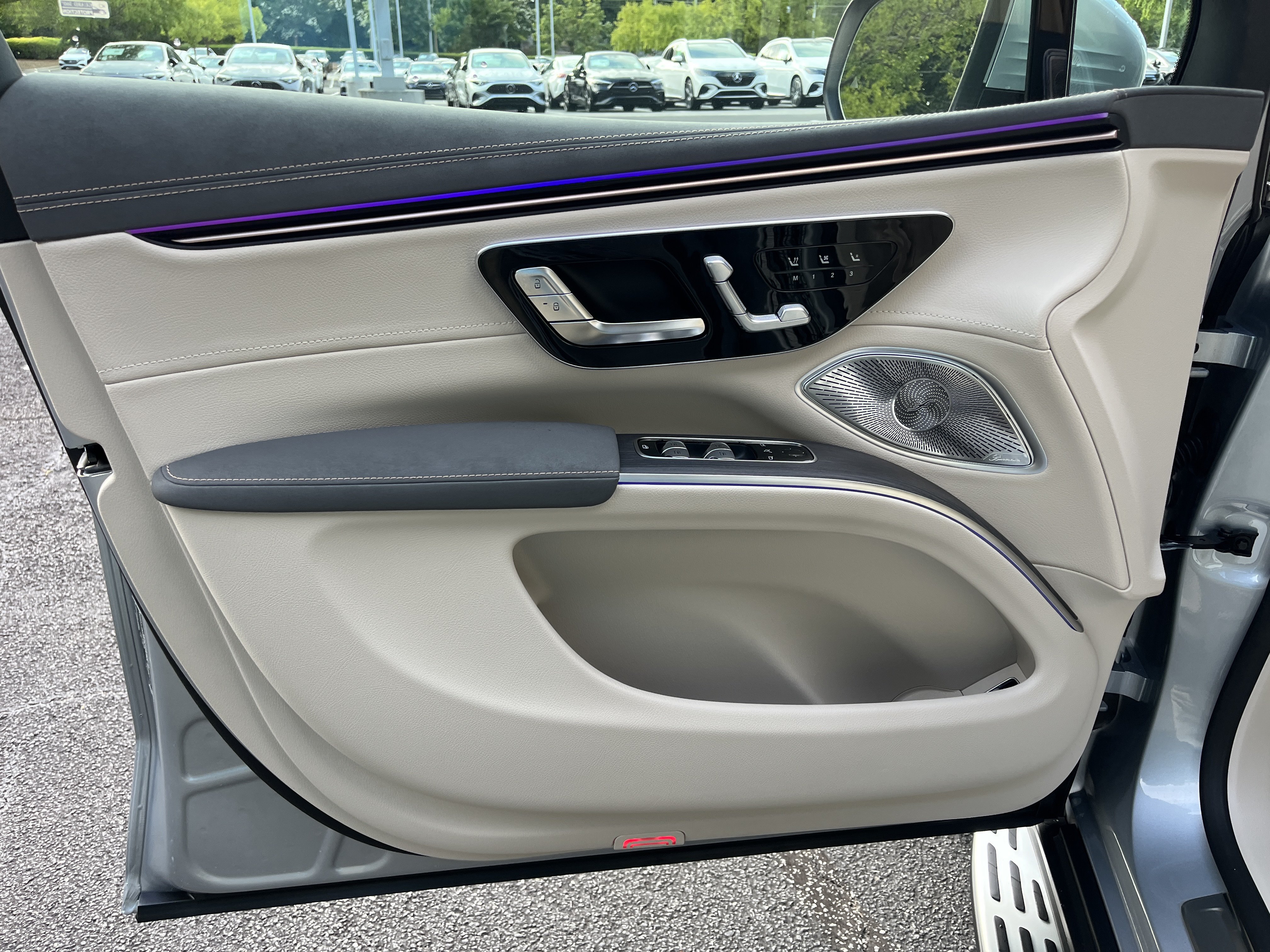 New 2027 Mercedes-Benz EQS 400 4MATIC SUV image 18