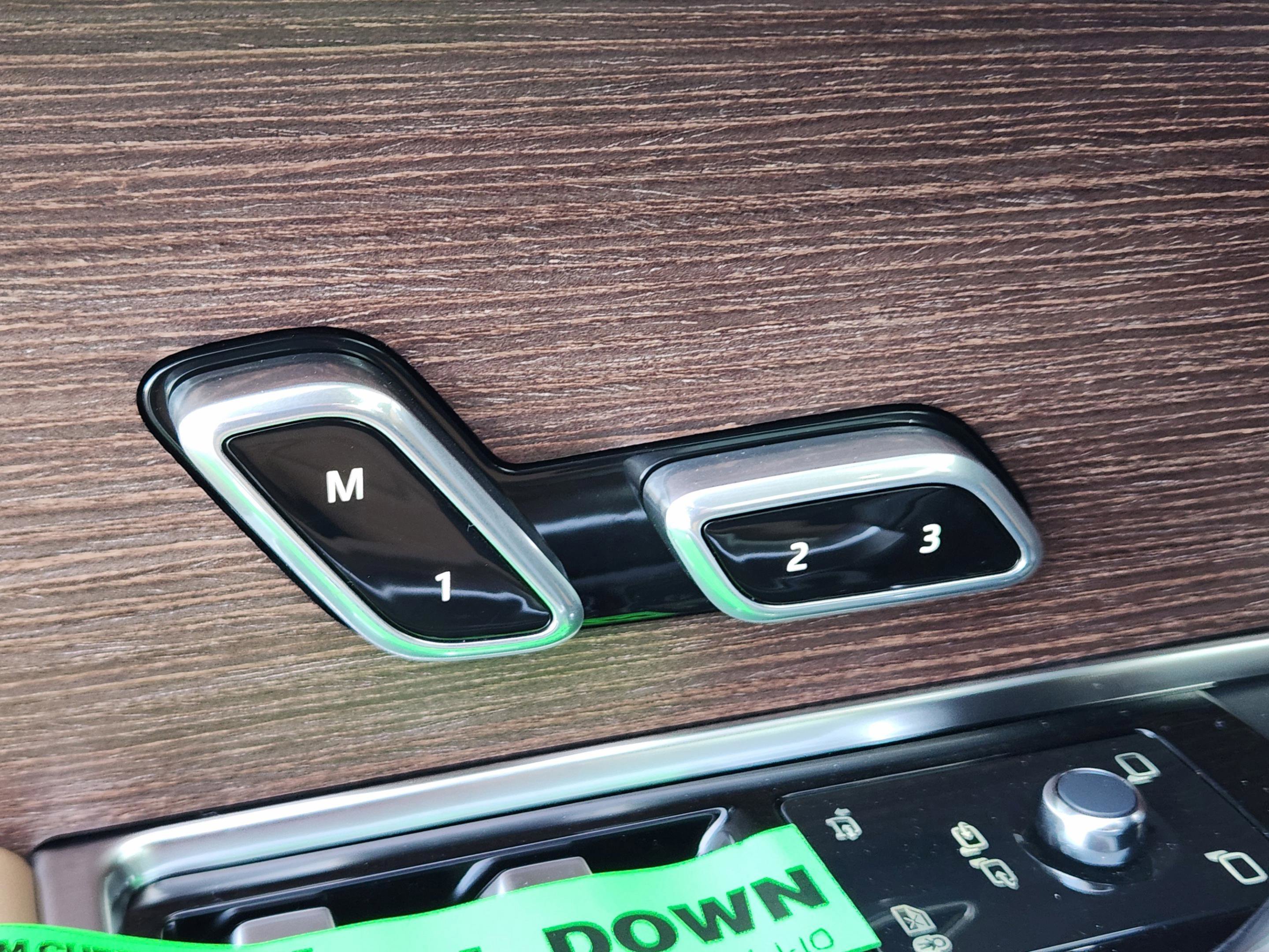 New 2026 Land Rover Range Rover Long Wheelbase Autobiography image 17