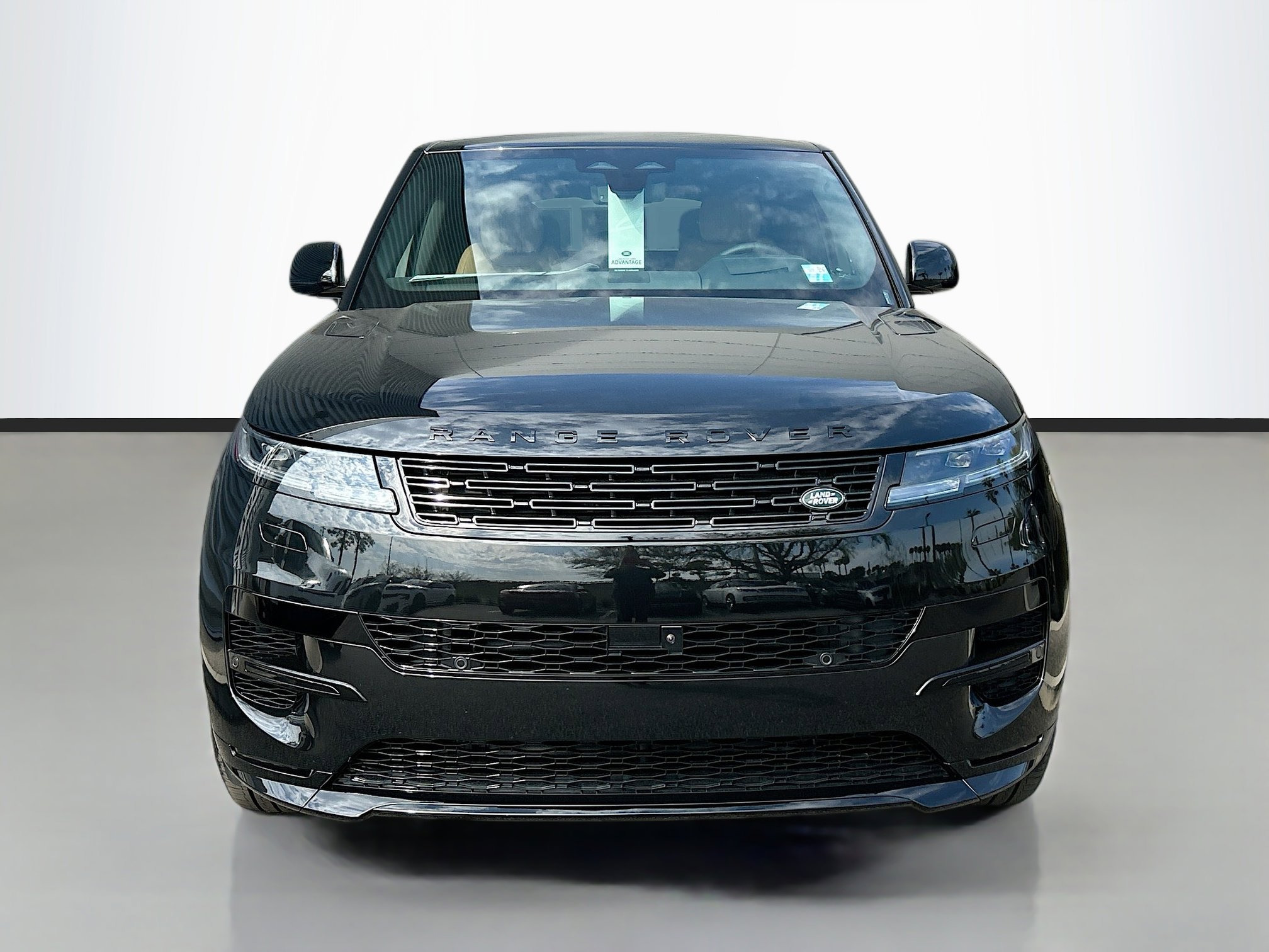 Used 2025 Land Rover Range Rover Sport Dynamic SE image 2