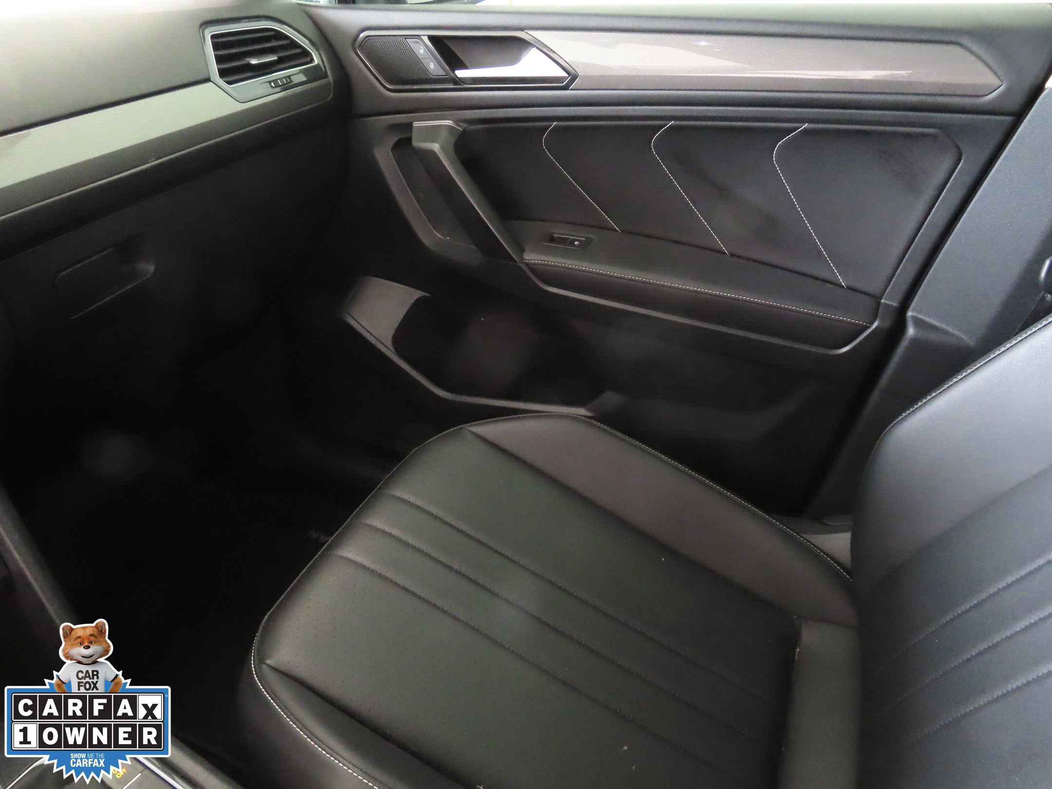 Used 2022 Volkswagen Tiguan SE w/ Panoramic Sunroof Package FWD image 19