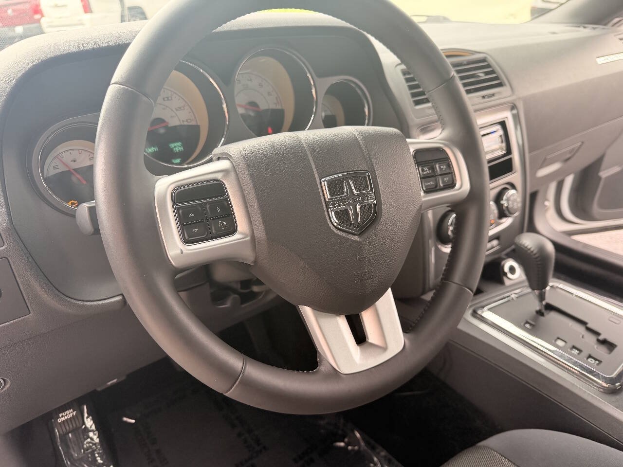 Used 2014 Dodge Challenger SXT RWD image 17