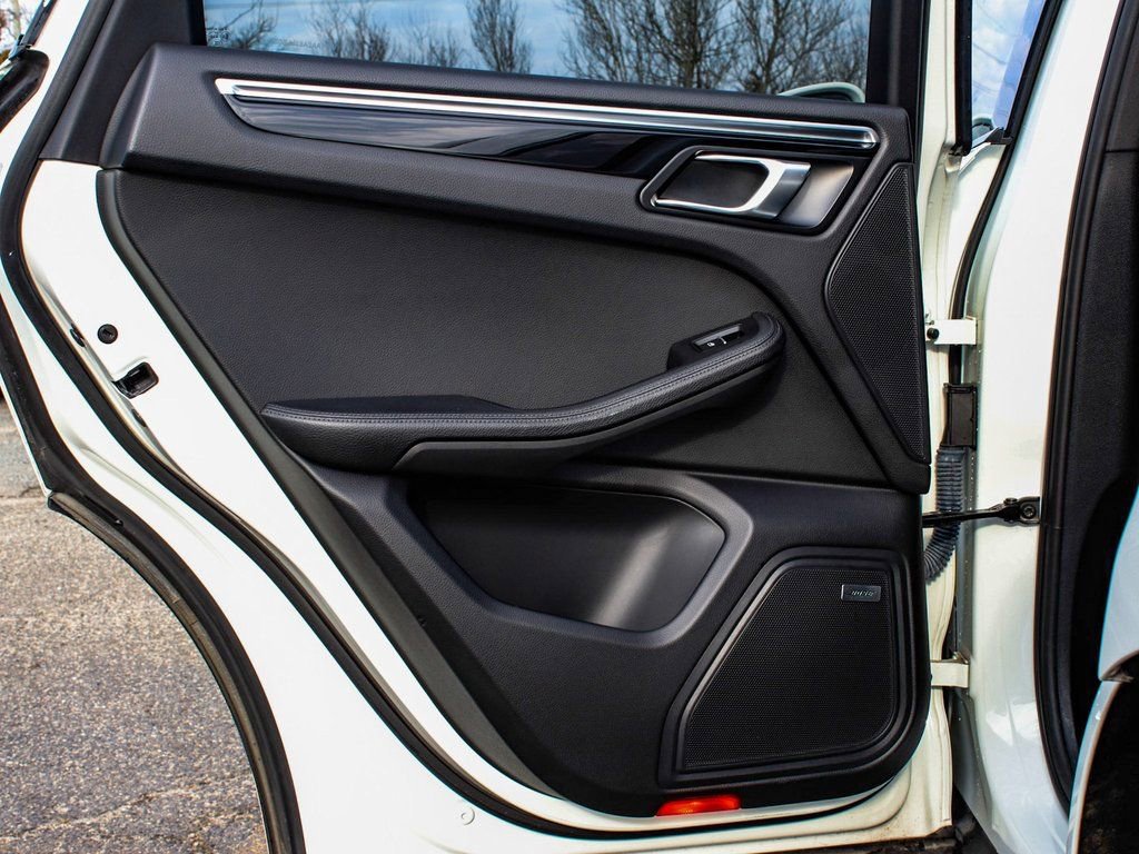 Used 2020 Porsche Macan image 11