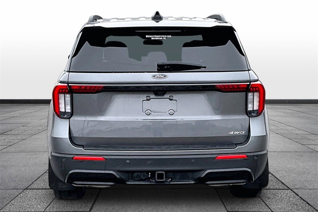 Used 2025 Ford Explorer ST-Line w/ ST-Line Street Pack image 4