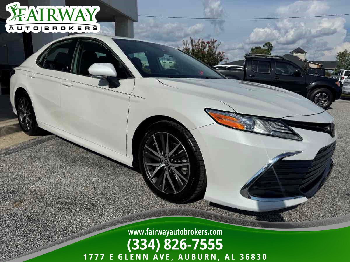 Used 2022 Toyota Camry XLE FWD image 4
