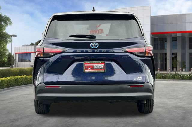 Used 2022 Toyota Sienna LE FWD image 6
