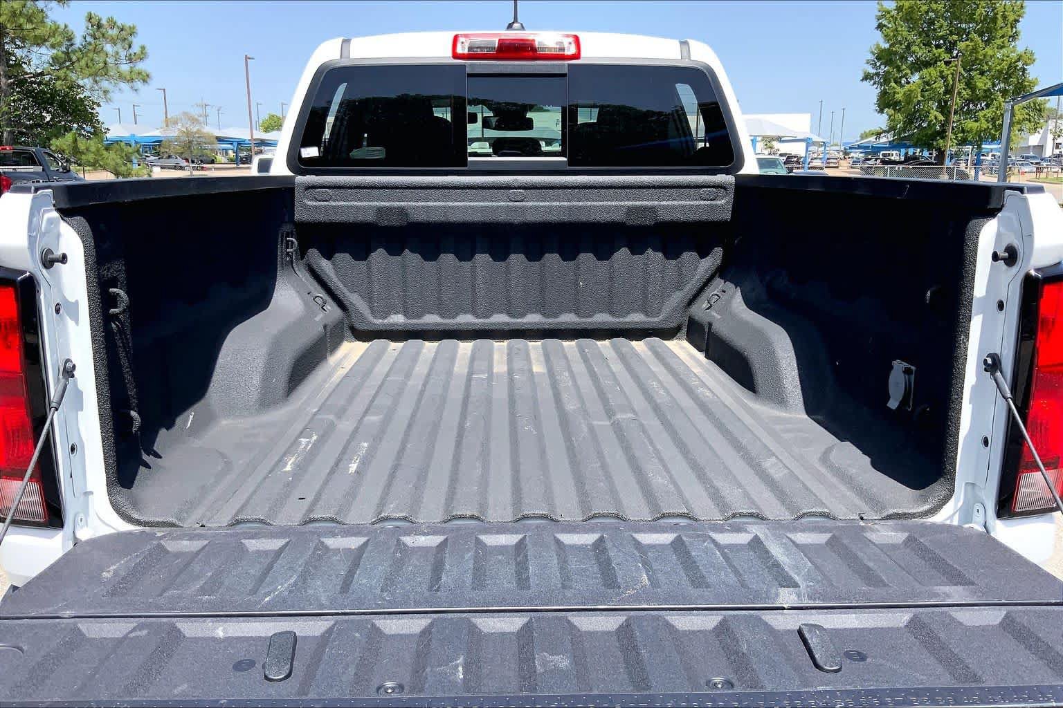 Used 2024 Chevrolet Colorado Z71 w/ Z71 Convenience Package 2 AWD/4WD image 36