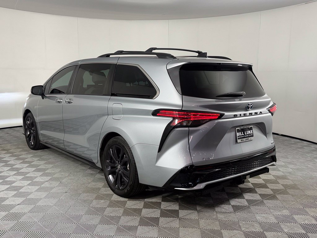 Used 2022 Toyota Sienna XSE w/ XSE Plus Package FWD image 9