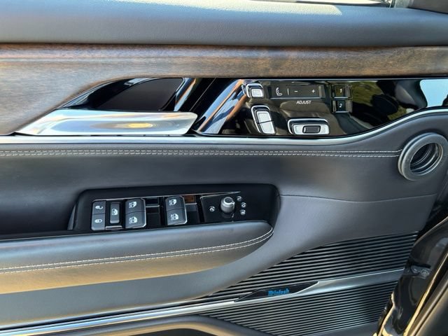 Used 2022 Jeep Grand Wagoneer Series II w/ Premium Group II AWD/4WD image 15