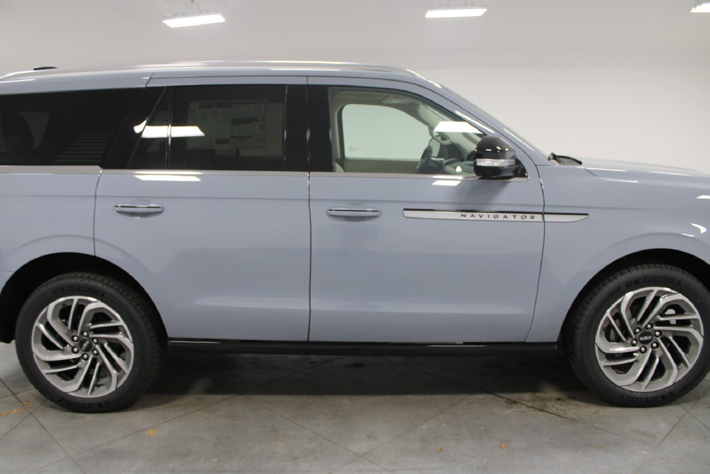 New 2027 Lincoln Navigator Reserve AWD/4WD image 10