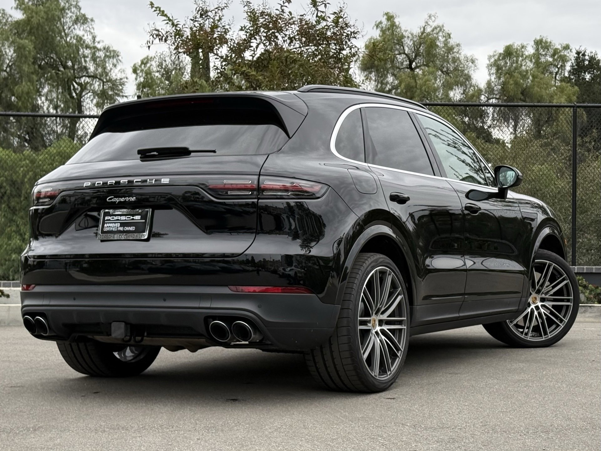 Certified 2022 Porsche Cayenne Platinum Edition image 7