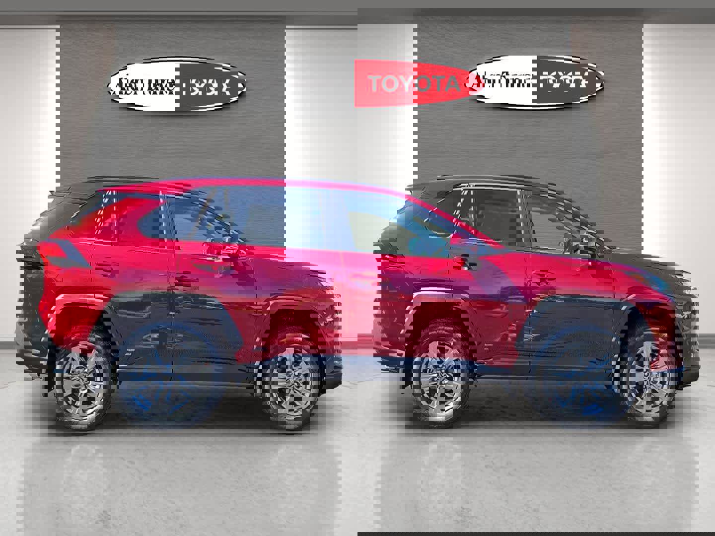 Used 2025 Toyota RAV4 XLE image 4