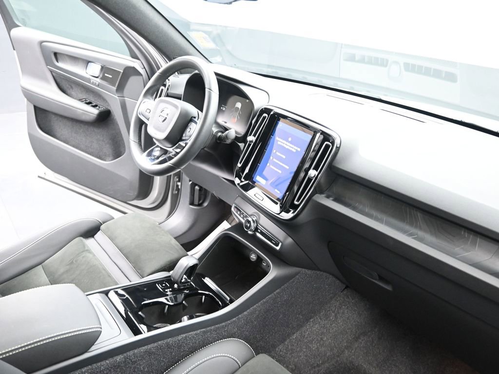 Used 2023 Volvo C40 P8 Recharge Ultimate image 17